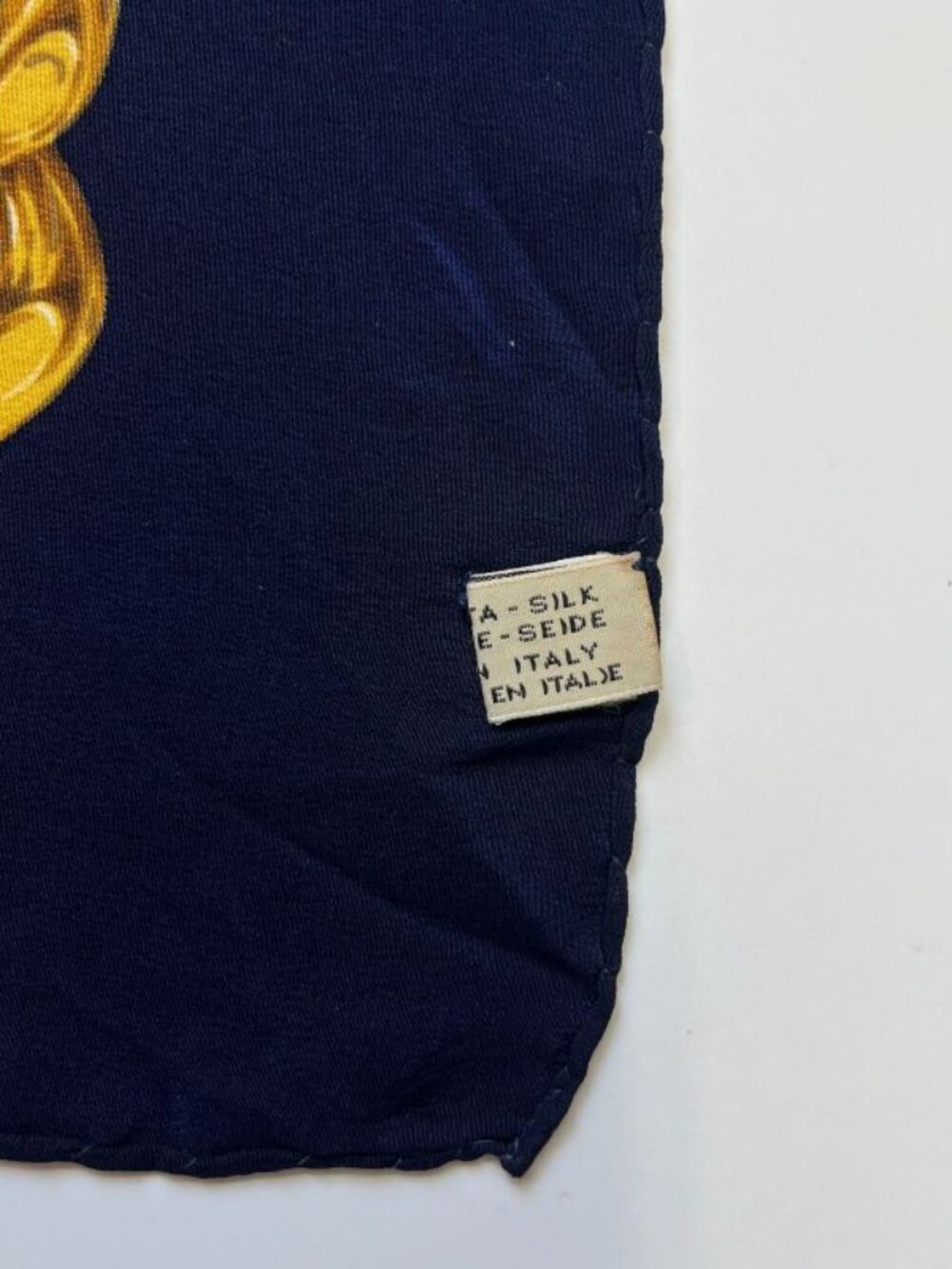 Chanel CC Logo Scarf Silk Gold Navy Vintage - Picture 11 of 11